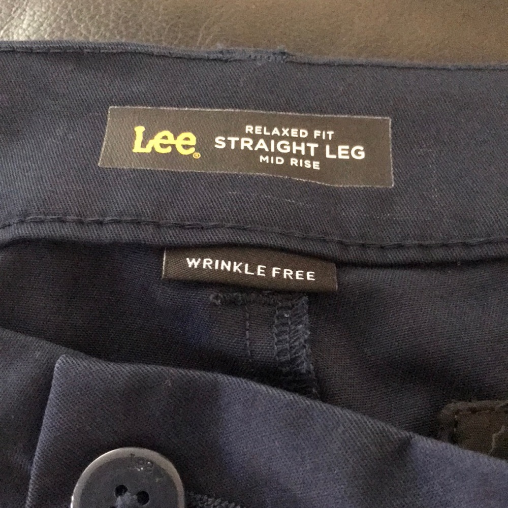 Lee Women’s Relaxed straight leg wrinkle free pants in navy - size 10 - Picture 3 of 4